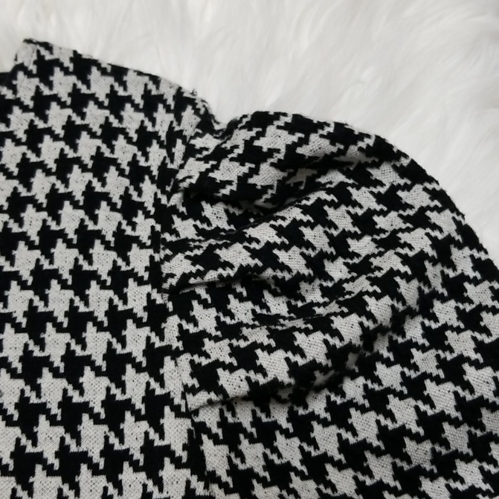 Who What Wear Black and White Houndstooth Knit Top - Picture 5 of 12